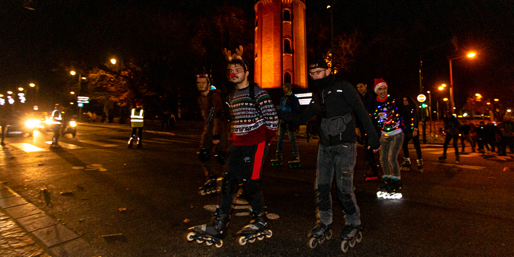 Déguisements de lutins et PÚre Noël pendant randonnée de Noël 2025