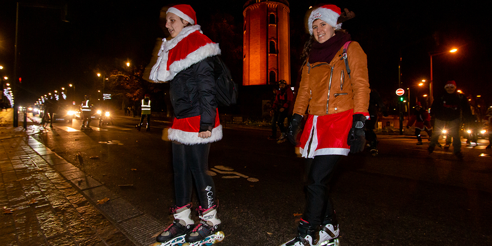 Déguisements de lutins et PÚre Noël pendant randonnée de Noël 2025