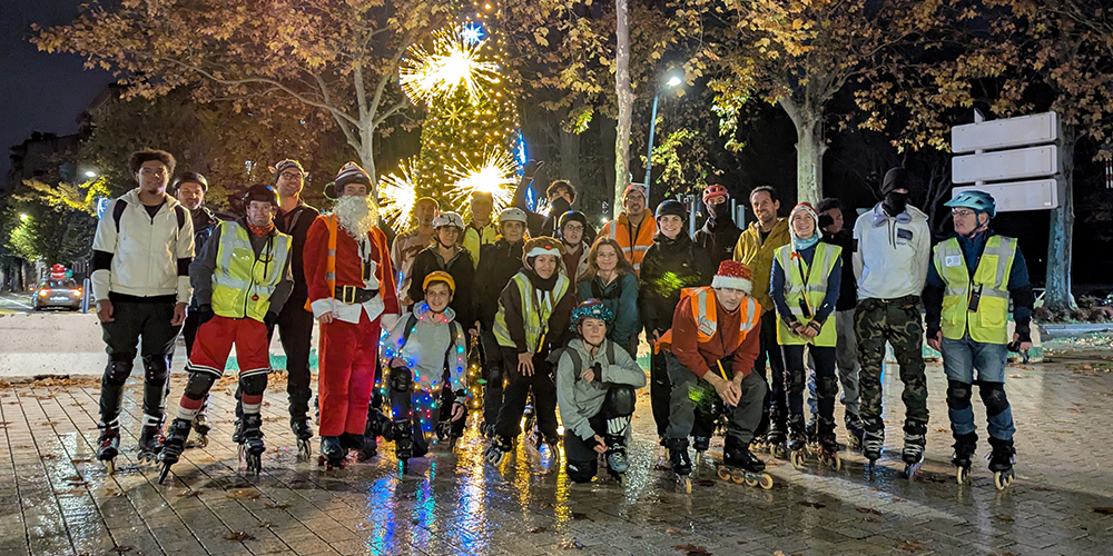 Participants de la randonnée Père Noël Roulez Rose solidaires