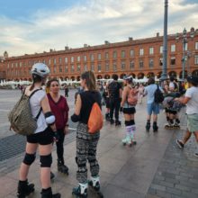 Ambiance conviviale pendant un stage roller à Toulouse