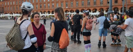 Ambiance conviviale pendant un stage roller à Toulouse